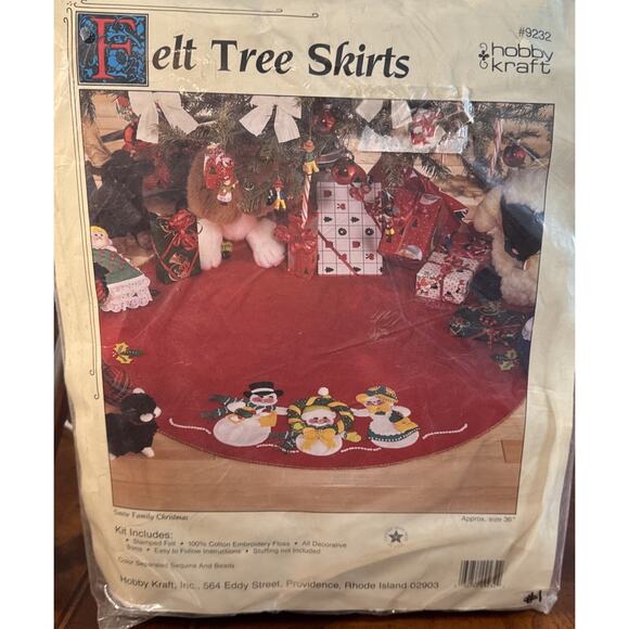 Vintage Hobby Kraft Felt Tree Skirt Kit Snow Family Christmas Tree Skirt 36" - Picture 3 of 7